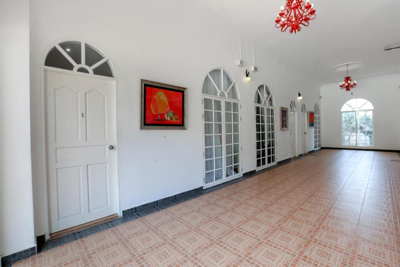 Villa Danialla Beach Resort Kampong Ayer Terjun Pinang Exterior foto
